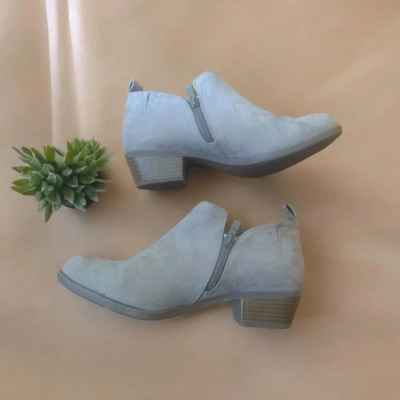 torrid Shoes - Torrid Women's Size 9W Tan Beige V-Cut Ankle Boots Faux Suede with Zippers